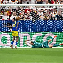 Fussball-Herren-FIFA-World-Cup-WM-Weltmeisterschaft-Fussball-2026-in-Mexiko-Kanada-und-USA-Spiel-in-Houston-Gruppe-E-1-Spieltag-Deutschland-Curacao-Livano-Comenencia-nicht-im-Bild-Curacao-erzielt-das-Tor-zum-1-1-gegen-Torhueter-Manuel-Neuer-Deutschland-14-06