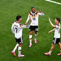 Fussball-Maenner-WM-Deutschland-Curacao-Vorrunde-Gruppe-E-1-Spieltag-Houston-Stadion-Kai-Havertz-l-Deutschland-jubelt-nach-seinem-Tor-zum-7-1-mit-Leroy-Sane-M-und-Florian-Wirtz-ACHTUNG-Gemaess-den-Auflagen-der-FIFA-duerfen-die-Bilder-ausschliesslich-zur-redaktionellen-Verwendung-genutzt-werden-Eine-kommerzielle-Nutzung-ist-ausgeschlossen-Zudem-duerfen-keine-videoaehnlichen-Sequenzen-erstellt-werden-und-es-duerfen-keine-Veraenderungen-weder-im-Vordergrund-noch-im-Hintergrund-am-Bild-vorgenommen-werden