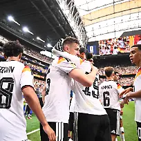 Fussball-Maenner-WM-Deutschland-Curacao-Vorrunde-Gruppe-E-1-Spieltag-Houston-Stadion-Nico-Schlotterbeck-Deutschland-2-vl-bejubelt-sein-Tor-zum-2-1-mit-Nathaniel-Brown-Deutschland-Leroy-Sane-Deutschland-und-Jamal-Musiala-Deutschland-ACHTUNG-Gemaess-den-Auflagen-der-FIFA-duerfen-die-Bilder-ausschliesslich-zur-redaktionellen-Verwendung-genutzt-werden-Eine-kommerzielle-Nutzung-ist-ausgeschlossen-Zudem-duerfen-keine-videoaehnlichen-Sequenzen-erstellt-werden-und-es-duerfen-keine-Veraenderungen-weder-im-Vordergrund-noch-im-Hintergrund-am-Bild-vorgenommen-werden