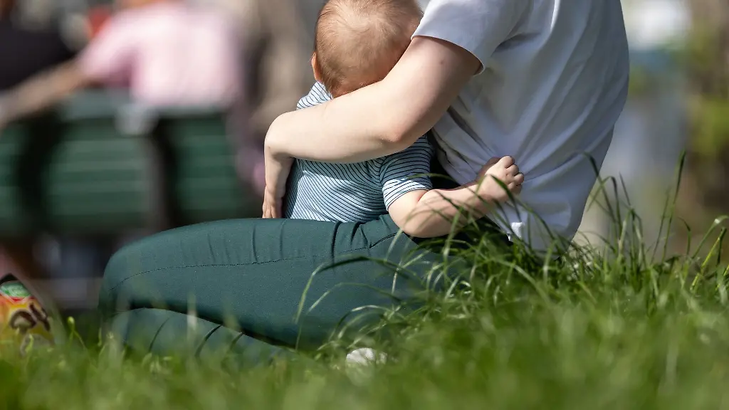 Zeit-fuer-Eltern-und-Kinder-nicht-fuer-Arbeitsfragen-Waehrend-der-Elternzeit-sind-Kuendigungen-nur-in-ganz-wenigen-Ausnahmen-moeglich