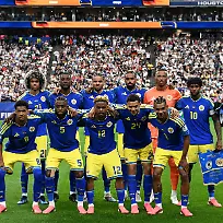 Fussball-Maenner-WM-Deutschland-Curacao-Vorrunde-Gruppe-E-1-Spieltag-die-Spieler-aus-Curacao-posieren-fuer-ein-Mannschaftsfoto-vor-dem-Spiel