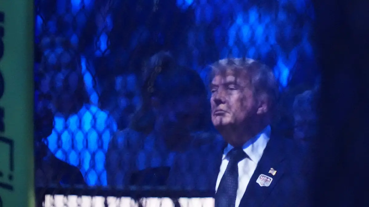 Praesident-Donald-Trump-besucht-die-UFC-Freedom-250-auf-dem-Suedrasen-des-Weissen-Hauses