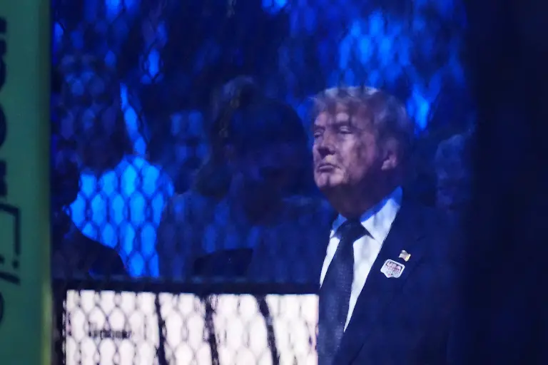 Praesident-Donald-Trump-besucht-die-UFC-Freedom-250-auf-dem-Suedrasen-des-Weissen-Hauses