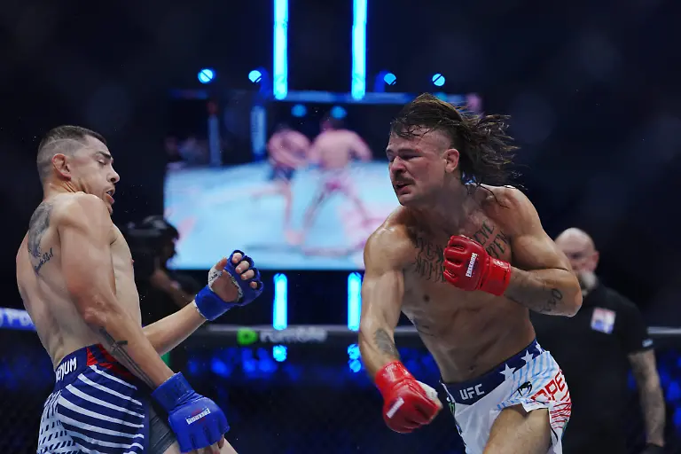 UFC-Freedom-250-WASHINGTON-DC-June-14-2026-Diego-Lopes-and-Steve-Garcia-meet-in-the-octagon-for-a-3-round-bout-at-UFC-Freedom-250-at-The-White-House-South-Lawn-on-June-14-2026-in-Las-Vegas-NV