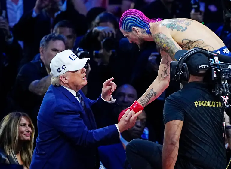 UFC-Bantamweight-fighter-Sean-O-Malley-speaks-with-President-Donald-Trump-after-defeating-Aiemann-Zahabi-during-the-Freedom-250-UFC-fight-card-on-the-South-Lawn-of-the-White-House-in-Washington-DC-on-Sunday-June-14-2026-The-mixed-martial-arts-bouts-are-being-held-as-part-of-President-Trump-s-80th-birthday-weekend-activities