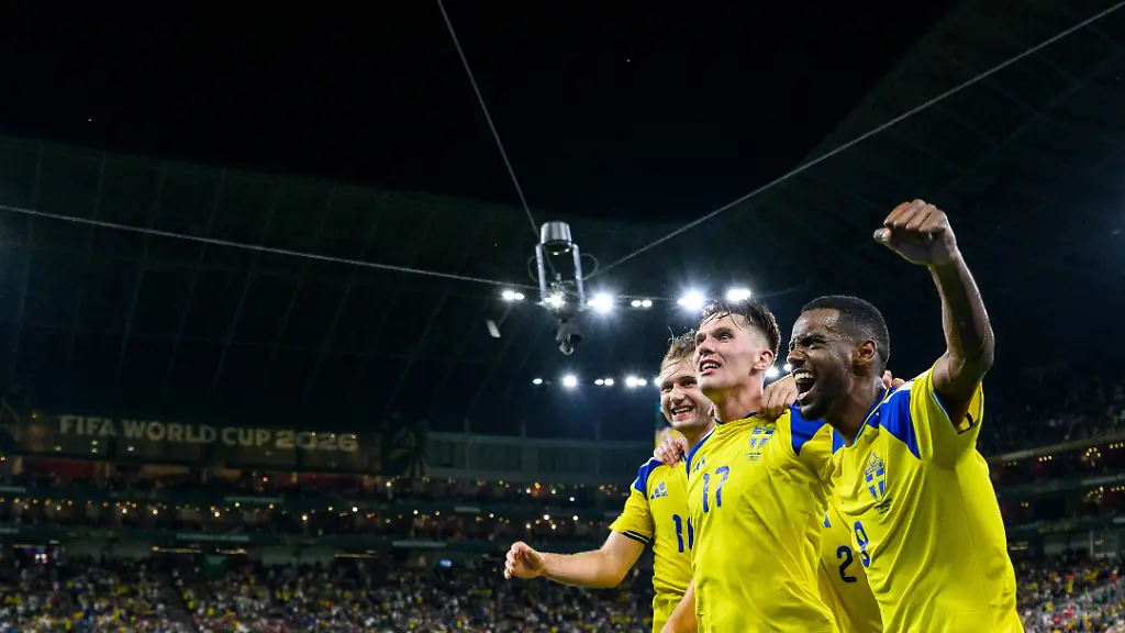 260614-Benjamin-Nygren-Viktor-Gyoekeres-Alexander-Bernhardsson-and-Alexander-Isak-of-Sweden-celebrate-after-scoring-3-1-during-the-FIFA-World-Cup-WM-Weltmeisterschaft-Fussball-2026-football-match-between-Sweden-and-Tunisia-on-June-14-2026-in-Monterrey