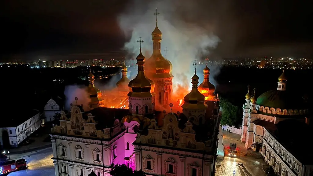 Firefighters-work-at-a-site-of-the-Dormition-Cathedral-of-the-Kyiv-Pechersk-Lavra-monastery-which-burns-after-it-was-hit-during-Russian-missile-and-drone-strikes-amid-Russia-s-attack-on-Ukraine-in-Kyiv-Ukraine-June-15-2026-Minister-of-Culture-of-Ukraine-Tetyana-Berezhna-via-Facebook-Handout-via-REUTERS-THIS-IMAGE-HAS-BEEN-SUPPLIED-BY-A-THIRD-PARTY