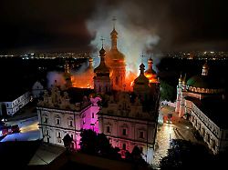 Jahrhundertealtes Weltkulturerbe : Berühmtes Höhlenkloster in Kiew in Flammen
