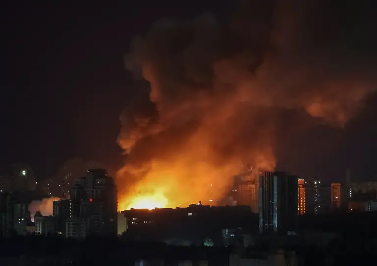 2026-06-15T035140Z_481365867_RC20ULARE5GO_RTRMADP_3_UKRAINE-CRISIS-ATTACK-KYIV (1)