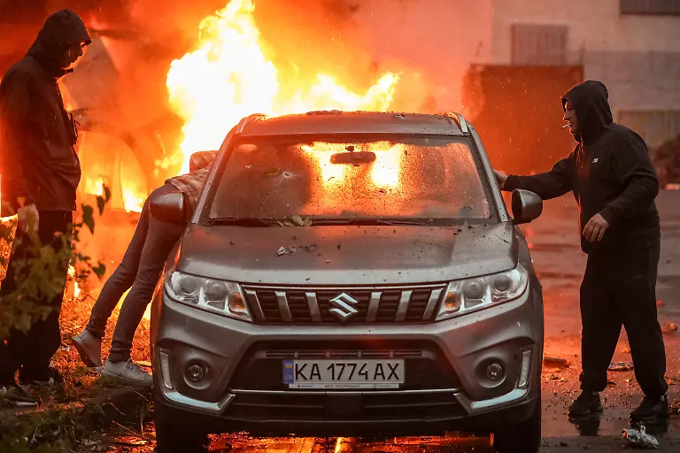 2026-06-15T034608Z_1083732619_RC22ULAZJX5C_RTRMADP_3_UKRAINE-CRISIS-ATTACK-KYIV