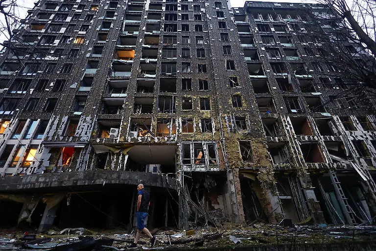 2026-06-15T033929Z_2141242902_RC22ULASVP68_RTRMADP_3_UKRAINE-CRISIS-ATTACK-KYIV