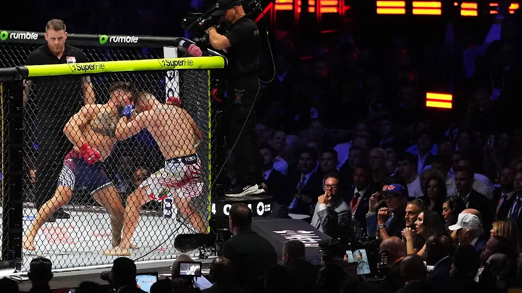 UFC-Freedom-250-A-general-view-of-the-fight-between-Ilia-Topuria-and-Justin-Gaethje-as-they-compete-in-a-lightweight-title-bout-the-final-fight-of-UFC-Freedom-250-on-the-South-Lawn-of-the-White-House-in-Washington-DC-USA-15-June-2026