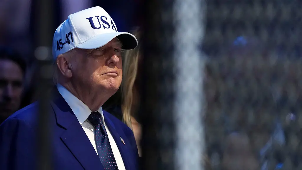 President-Donald-Trump-watches-at-the-conclusion-of-UFC-Freedom-250-on-the-South-Lawn-of-the-White-House-Monday-June-15-2026-in-Washington