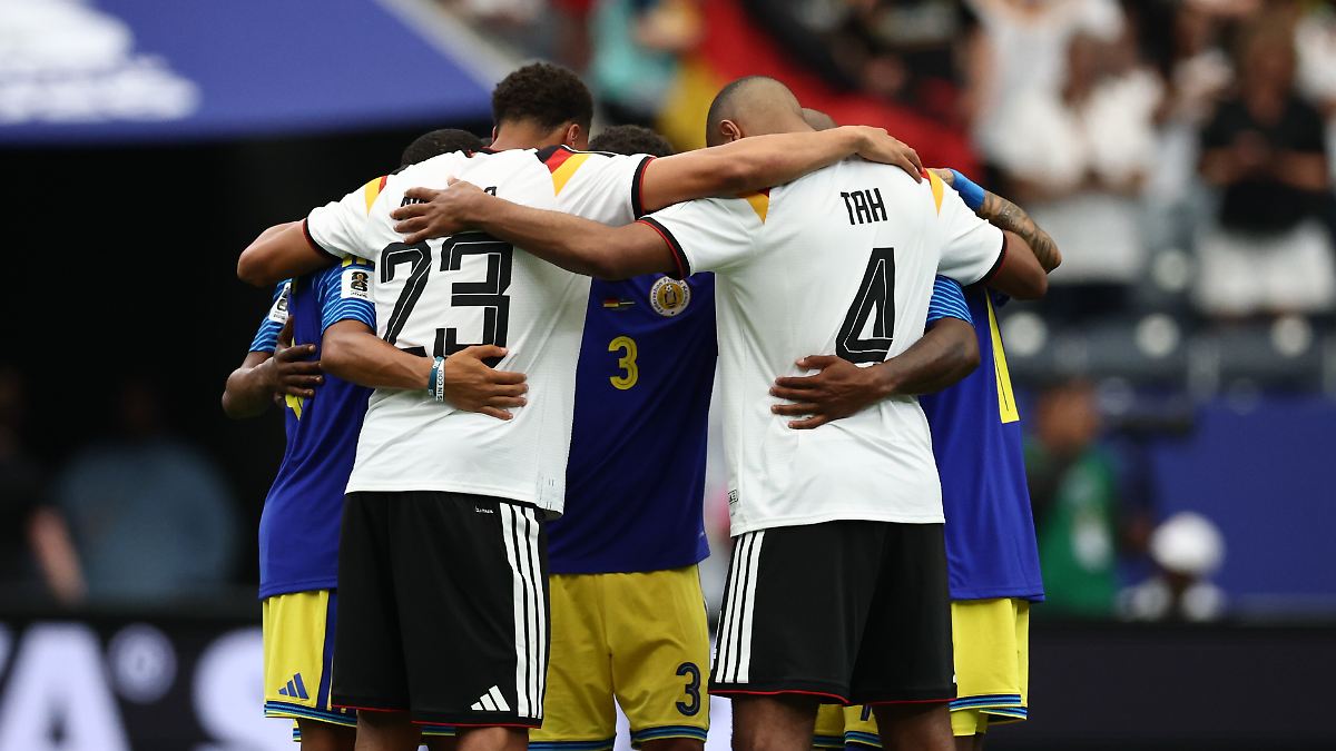 Nach WM-Auftaktsieg: Warum Felix Nmechas Gebet am Mittelkreis so schwierig ist