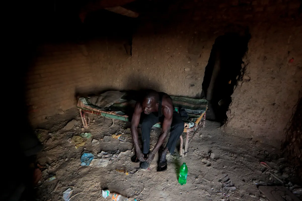 David-Plantino-Toepfer-in-seinem-Unterstand-so-er-unter-der-Woche-schlaeft