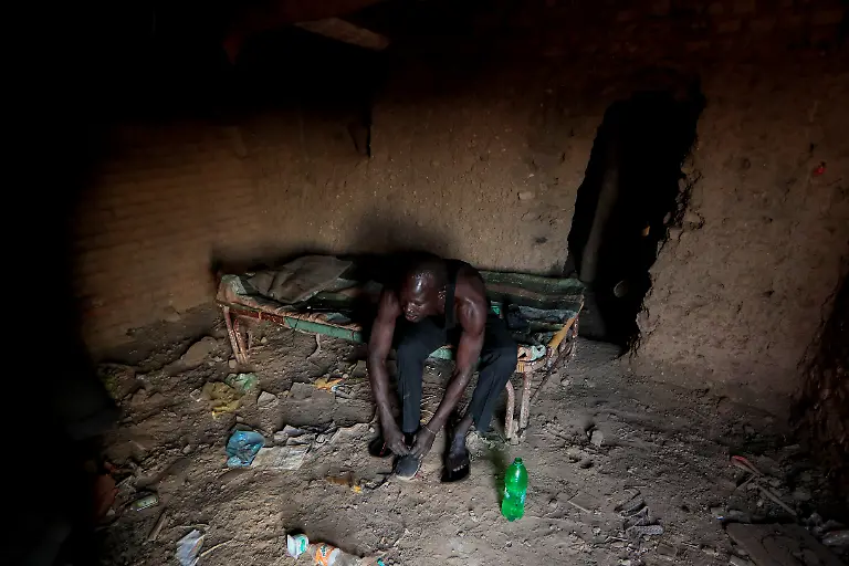 David-Plantino-Toepfer-in-seinem-Unterstand-so-er-unter-der-Woche-schlaeft