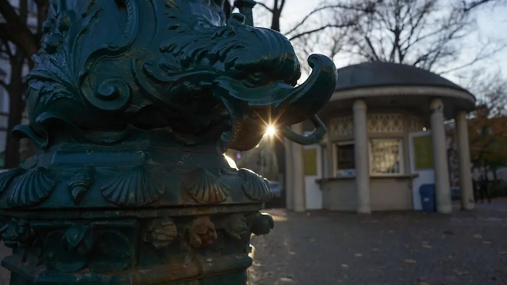 Die-Notbrunnen-foerdern-Wasser-aus-einer-Tiefe-von-bis-zu-40-Metern