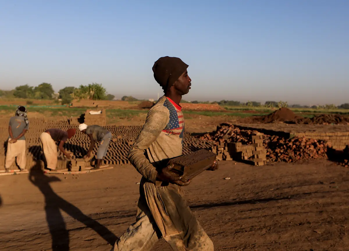 Ein-Ziegelhersteller-aus-Ad-Damazin