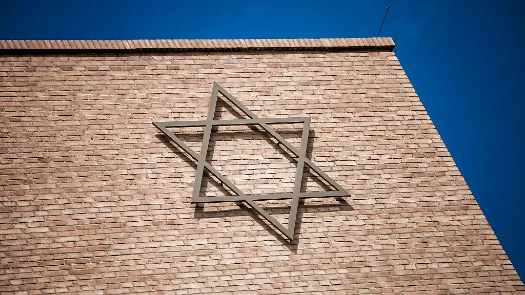 Juedinnen-und-Juden-in-Deutschland-leben-angesichts-antisemitischer-Vorfaelle-auch-vor-dem-Hintergrund-des-Nahostkonflikts-in-Angst