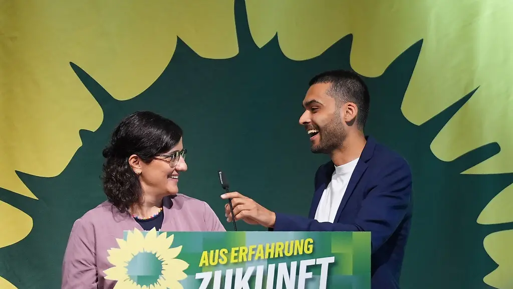Die-fruehere-Gruenen-Chefin-Maryam-Blumenthal-li-der-amtierende-Parteichef-Leon-Alam-re-sowie-weitere-Spitzen-Gruene-zahlen-freiwillig-Sozialabgaben-nach