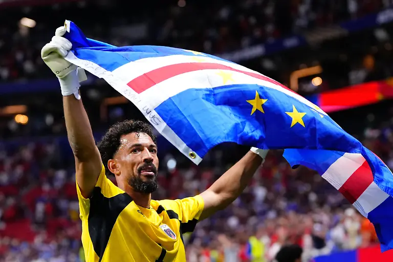Vozinha-of-Cabo-Verde-celebrates-with-the-flag-of-Cabo-Verde-during-the-FIFA-World-Cup-2026-Group-H-match-between-Spain-and-Cabo-Verde-at-Atlanta-Stadium-on-June-15-2026-in-Atlanta-United-States