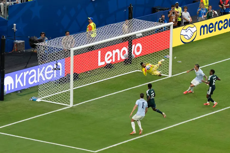 May-25-2026-Miami-Gardens-Florida-USA-Goalkeeper-MOHAMMED-ALOWAIS-21-Saudi-Arabia-makes-a-save-during-the-first-half-of-the-World-Cup-Group-H-Round-1-match-between-Uruguay-and-Saudi-Arabia-at-Miami-Stadium