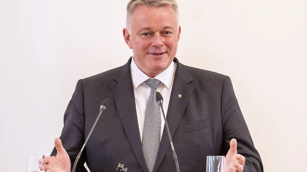 Gordon-Schnieder-haelt-seine-erste-Regierungserklaerung