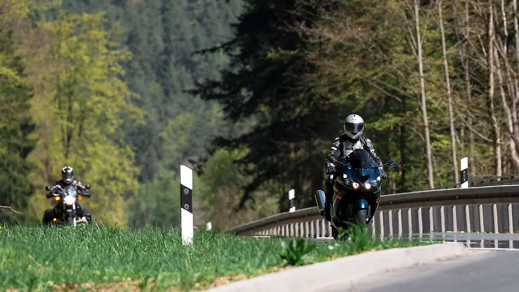 Beim-Verkehrssicherheitstraining-fuer-Wiedereinsteiger-sind-ueberwiegend-Maenner-am-Start