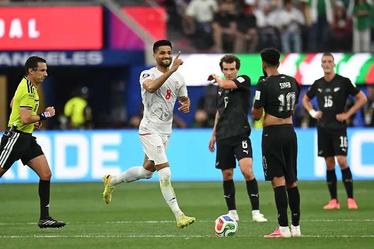Iran-v-New-Zealand-FIFA-World-Cup-WM-Weltmeisterschaft-Fussball-2026-Group-G-SANTA-CLARA-UNITED-STATES-JUNE-15-Mohammad-Mohebi-8-of-IR-Iran-celebrates-after-scoring-a-goal-during-the-2026-FIFA-World-Cup-First-Stage-Group-G-match-between-IR-Iran-and-New-Zealand-at-the-Los-Angeles-Stadium-SoFi-Stadium-in-Inglewood-California-United-States-on-June-15-2026-Tayfun-Coskun-Anadolu-California-United-States-Editorial-use-only-Please-get-in-touch-for-any-other-usage
