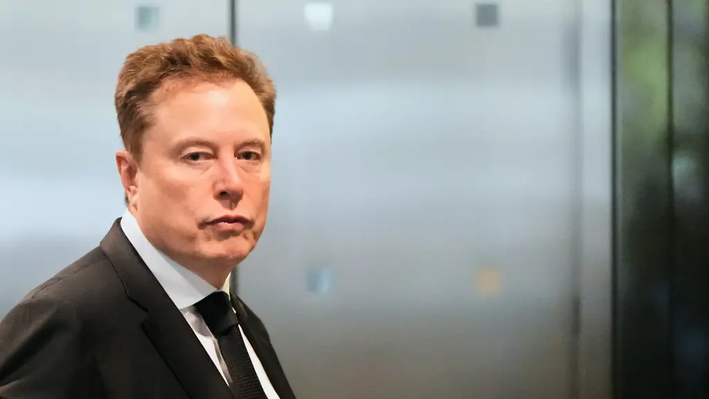 Elon-Musk-arrives-at-the-U-S-District-Court-in-Oakland-Calif-Tuesday-April-28-2026-AP-Photo-Godofredo-A