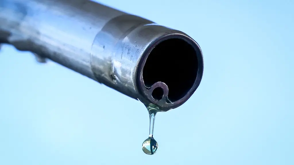 Tanken-wird-billiger-auf-einen-kraeftigen-Preisnachlass-warten-die-Autofahrer-bisher-aber-vergeblich