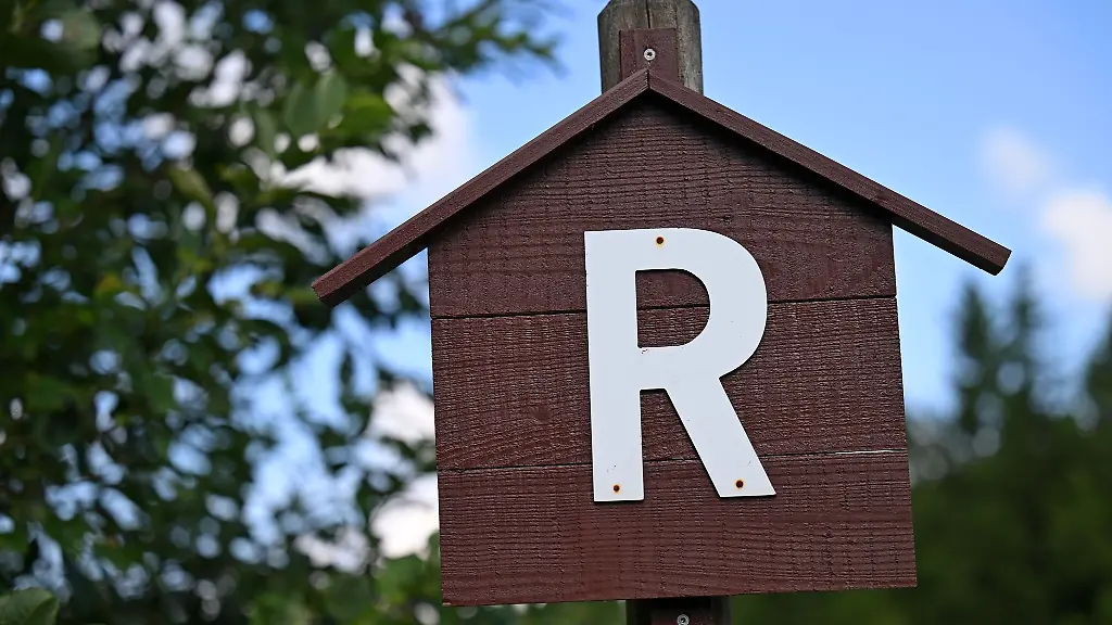 Entlang-des-Rennsteigs-koennen-Wanderfreunde-bei-einer-Aktion-Geld-fuer-Rettungskraefte-sammeln