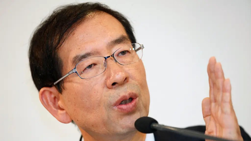 2011-11-09T120000Z-1279758936-GM1E7B911DO01-RTRMADP-3-KOREA