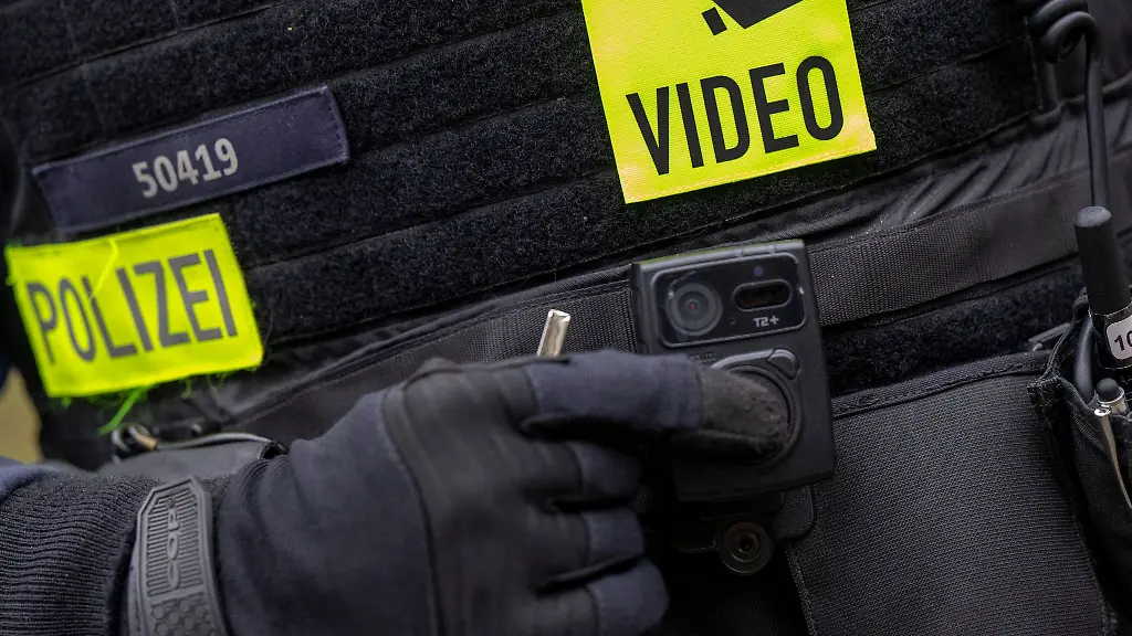 Der-Berliner-Buerger-und-Polizeibeauftragte-hat-erfolglos-vor-Gericht-die-Herausgabe-von-Bodycam-Aufnahmen-der-Polizei-verlangt