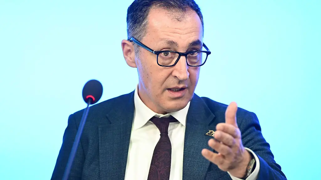 Oezdemir-ist-erst-seit-kurzem-Ministerpraesident