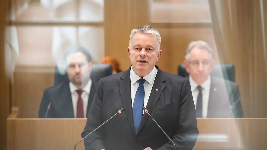 Bildung-ist-ein-Schwerpunkt-in-Schnieders-erster-Regierungserklaerung