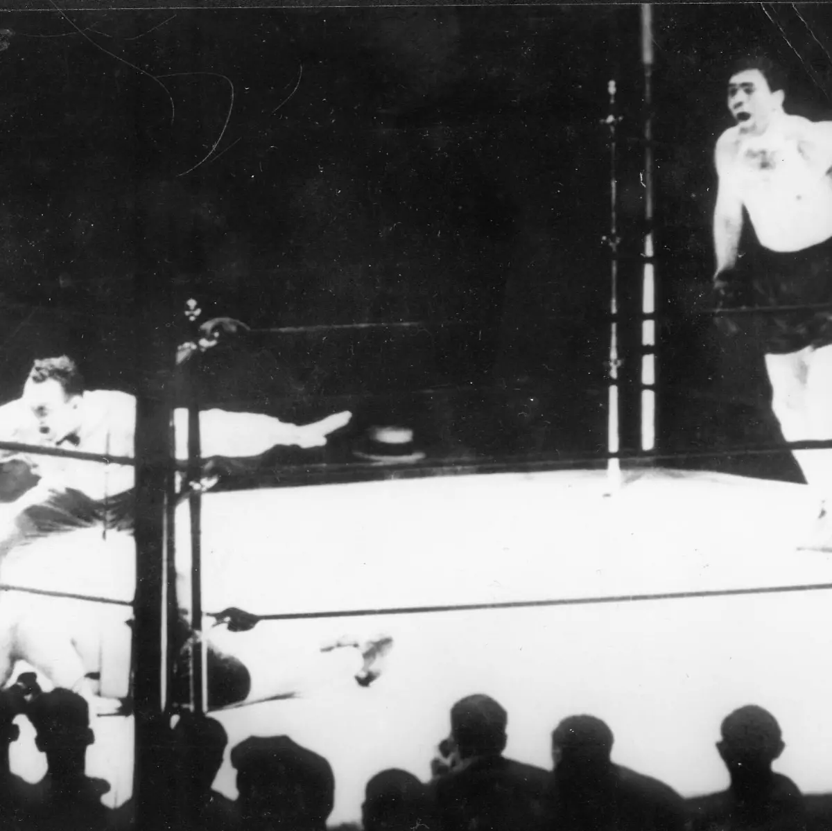 Boxen-Kampf-Schmeling-Louis-U-B-z-Joe-Louis-am-Boden-USA-in-der-zwoelften-Runde-k-o-Max-Schmeling-rechts-Deutschland-feiert-den-Hoehepunkt-seiner-Karriere-19-06