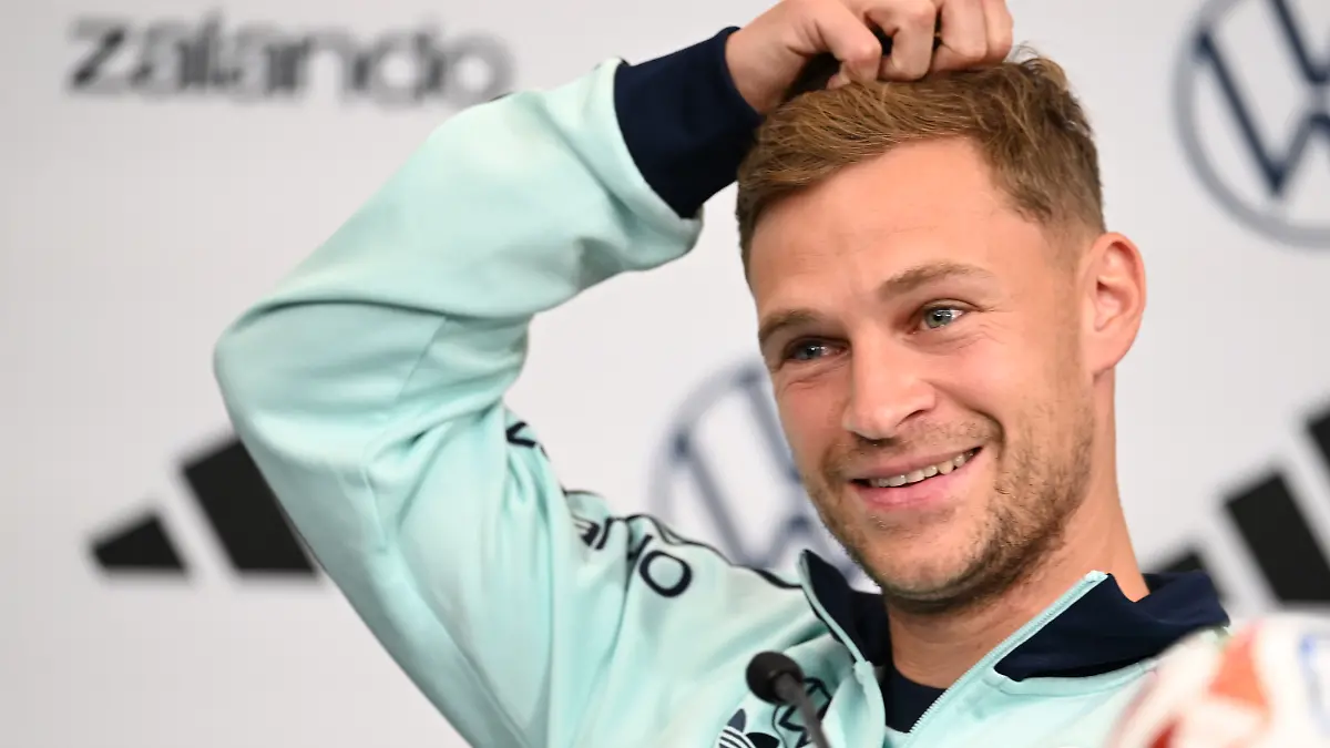 Fussball-WM-2026-Nationalmannschaft-Deutschland-Pressekonferenz-vor-dem-zweiten-WM-Spiel-gegen-die-Elfenbeinkueste-Joshua-Kimmich-Deutschland-nimmt-an-einer-PK-teil