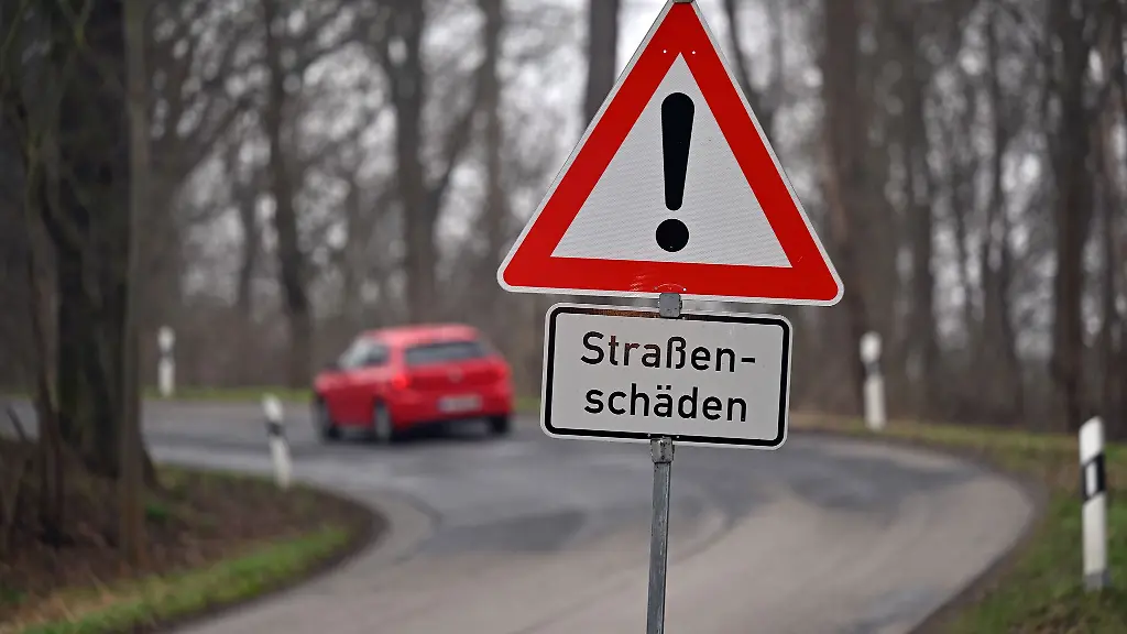Kommunen-in-Thueringen-haben-ihre-Ausgaben-fuer-Strassen-Schulen-und-andere-Baumassnahmen-im-vergangenen-Jahr-reduziert
