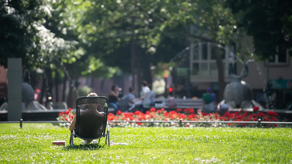 Die-sommerlichen-Temperaturen-locken-viele-Menschen-wieder-ins-Freie