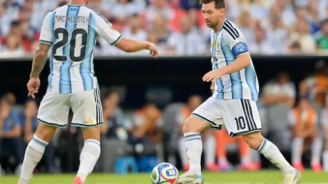 2026-World-Cup-Argentina-Algeria-KANSAS-CITY-MISSOURI-JUNE-16-Lionel-Messi-10-of-Argentina-controls-the-ball-alongside-teammate-Alexis-Mac-Allister-20-during-the-FIFA-World-Cup-WM-Weltmeisterschaft-Fussball-2026-Group-C-match-between-Argentina-and-Algeria-at-MetLife-Stadium-on-June-16-2026-in-East-Rutherford-New-Jersey