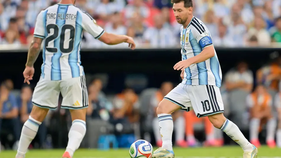2026-World-Cup-Argentina-Algeria-KANSAS-CITY-MISSOURI-JUNE-16-Lionel-Messi-10-of-Argentina-controls-the-ball-alongside-teammate-Alexis-Mac-Allister-20-during-the-FIFA-World-Cup-WM-Weltmeisterschaft-Fussball-2026-Group-C-match-between-Argentina-and-Algeria-at-MetLife-Stadium-on-June-16-2026-in-East-Rutherford-New-Jersey