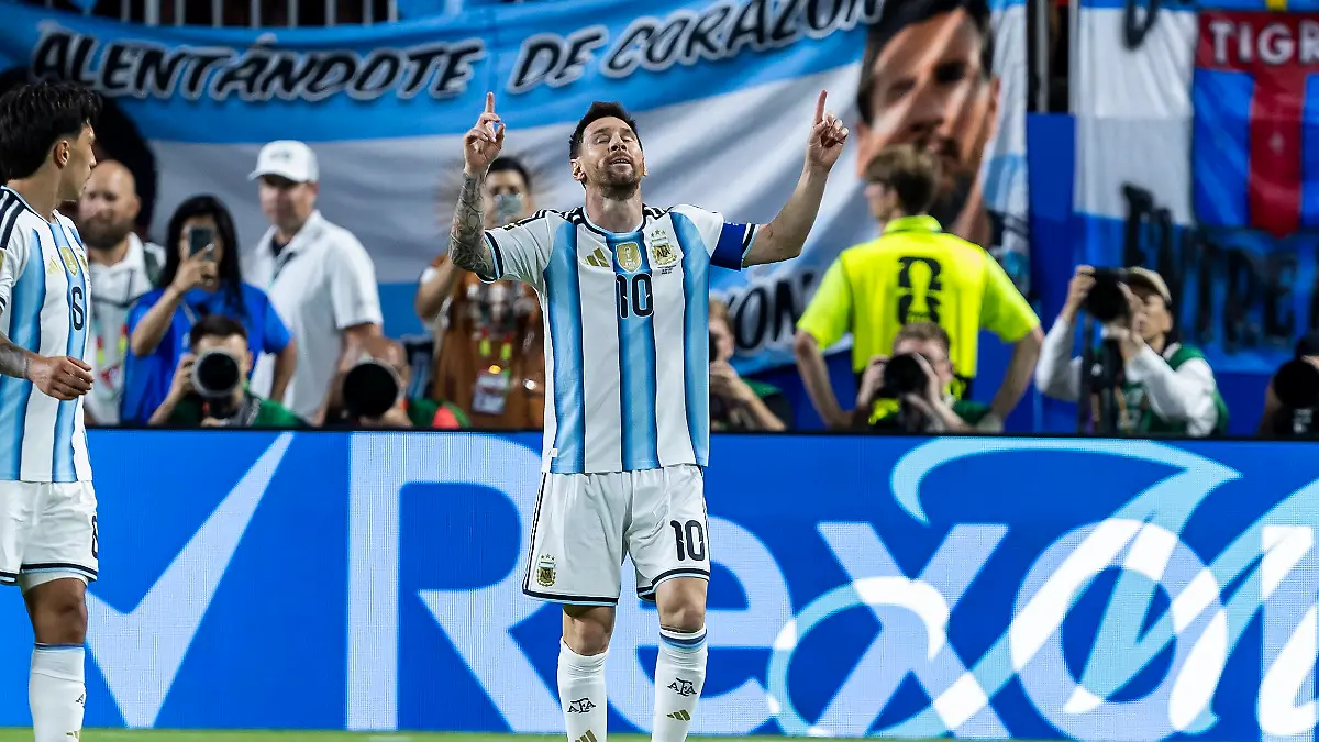 KANSAS-CITY-MO-JUNE-16-Lionel-Messi-10-of-Argentina-celebrates-his-second-goal-during-the-FIFA-World-Cup-WM-Weltmeisterschaft-Fussball-2026-Group-J-match-between-Argentina-and-Algeria-on-June-16-2026-at-the-Kansas-City-Stadium-in-Kansas-City-MO-Photo-by-Nick-Tre