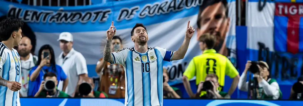 KANSAS-CITY-MO-JUNE-16-Lionel-Messi-10-of-Argentina-celebrates-his-second-goal-during-the-FIFA-World-Cup-WM-Weltmeisterschaft-Fussball-2026-Group-J-match-between-Argentina-and-Algeria-on-June-16-2026-at-the-Kansas-City-Stadium-in-Kansas-City-MO-Photo-by-Nick-Tre