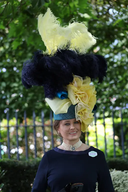 16-06-2026-Ascot-United-Kingdom-Racegoers-arriving-for-the-opening-day-of-Royal-Ascot-United-Kingdom