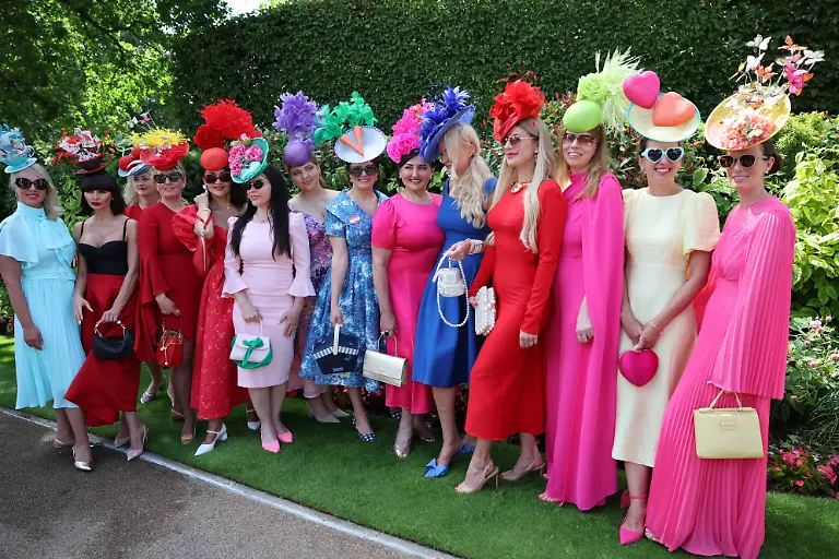 16-06-2026-Ascot-United-Kingdom-Racegoers-arriving-for-the-opening-day-of-Royal-Ascot-United-Kingdom