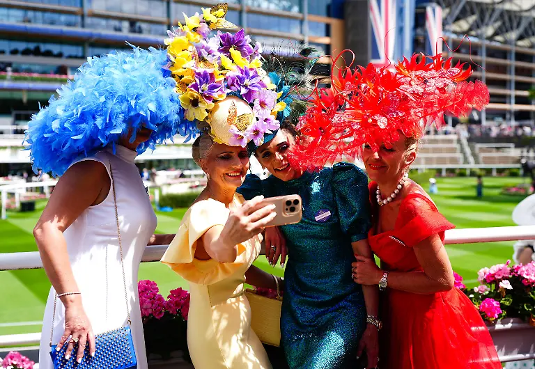 Royal-Ascot-2026-Day-One-Ascot-Racecourse-Racegoers-during-day-one-of-Royal-Ascot-at-Ascot-Racecourse-Berkshire-Picture-date-Tuesday-June-16-2026-Photo-credit-should-read-David-Davies-PA-Wire-RESTRICTIONS-Use-subject-to-restrictions-Editorial-use-only-no-commercial-use-without-prior-consent-from-rights-holder