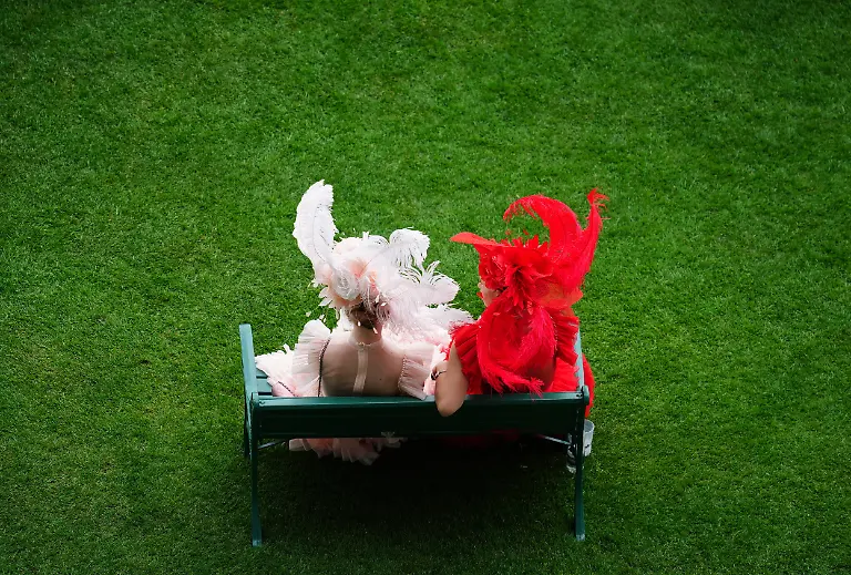 Royal-Ascot-2026-Day-One-Ascot-Racecourse-Racegoers-on-a-bench-during-day-one-of-Royal-Ascot-at-Ascot-Racecourse-Berkshire-Picture-date-Tuesday-June-16-2026-Photo-credit-should-read-David-Davies-PA-Wire-RESTRICTIONS-Use-subject-to-restrictions-Editorial-use-only-no-commercial-use-without-prior-consent-from-rights-holder