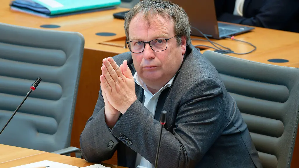 Nordrhein-Westfalens-Verkehrsminister-Oliver-Krischer-Gruene-hat-gerade-wenig-Grund-zur-Freude