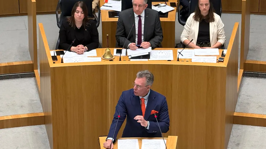 Fuer-Michael-Buege-den-neuen-AfD-Fraktionschef-war-es-der-erste-Auftritt-im-rheinland-pflaezischen-Landtag